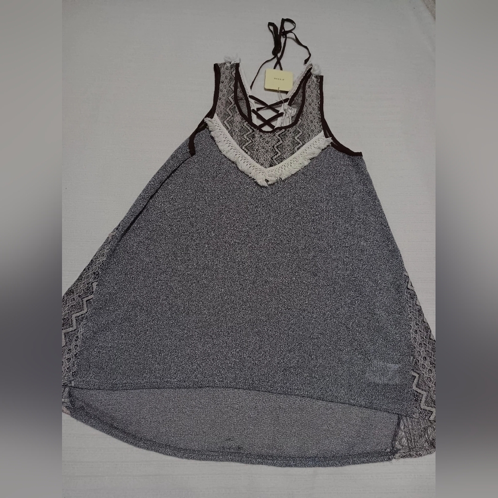 NWT Aztec lace detail with criss cross ties on back Size M